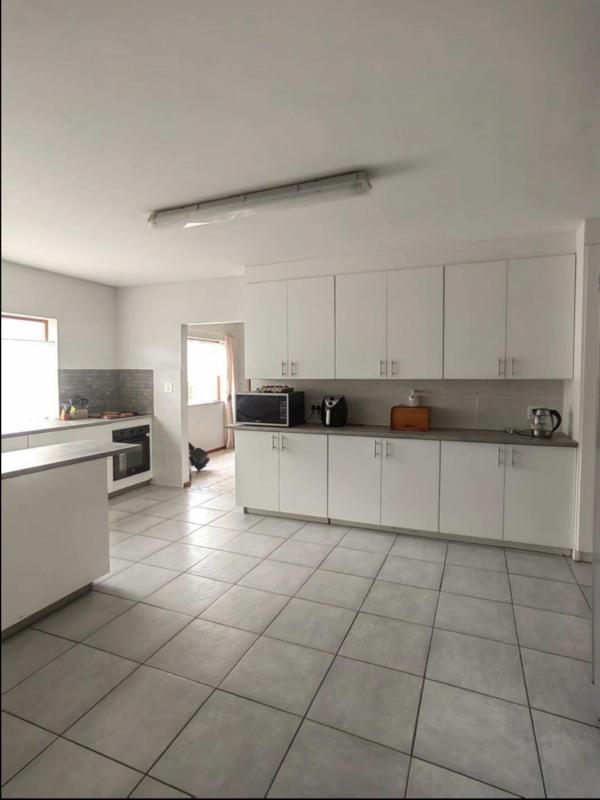 4 Bedroom Property for Sale in Uitenhage Eastern Cape